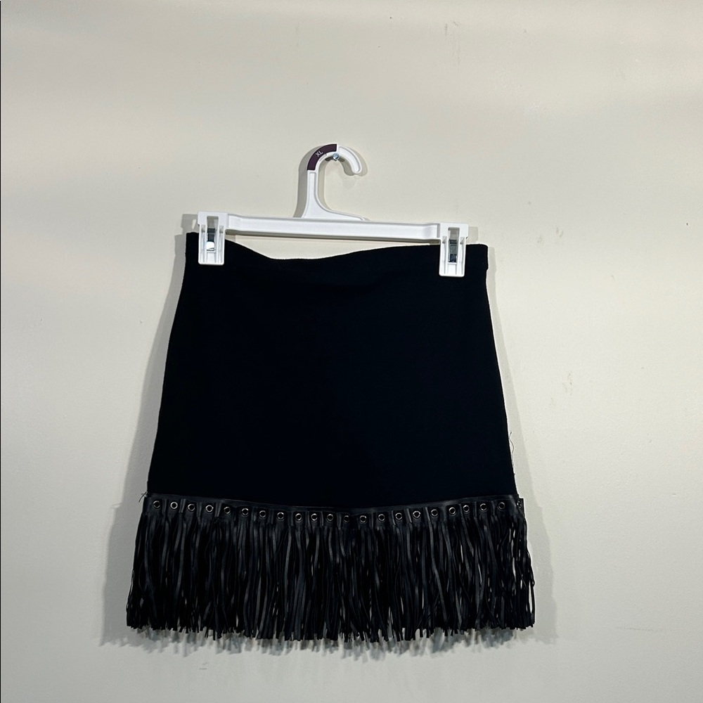 Skirt M black fringe
